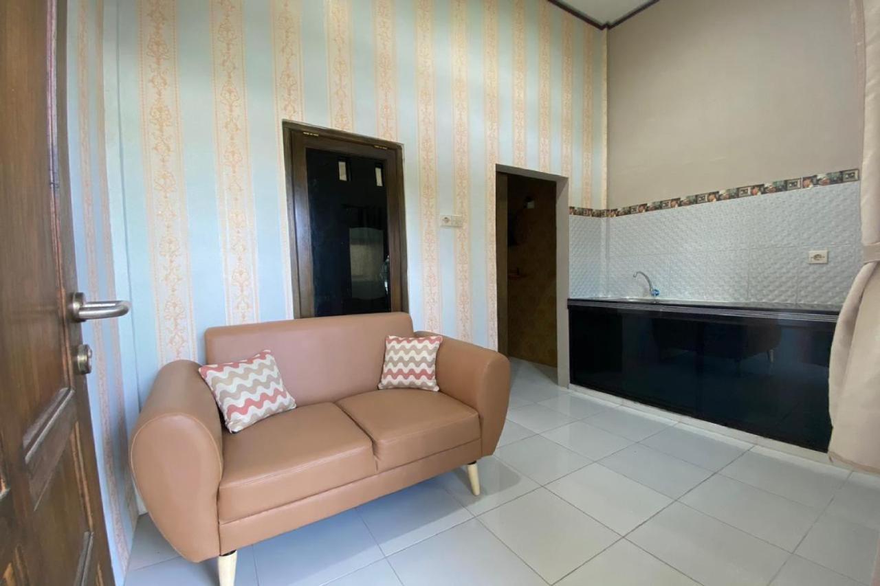 Hotel Reddoorz Near Mojokerto Train Station Extérieur photo