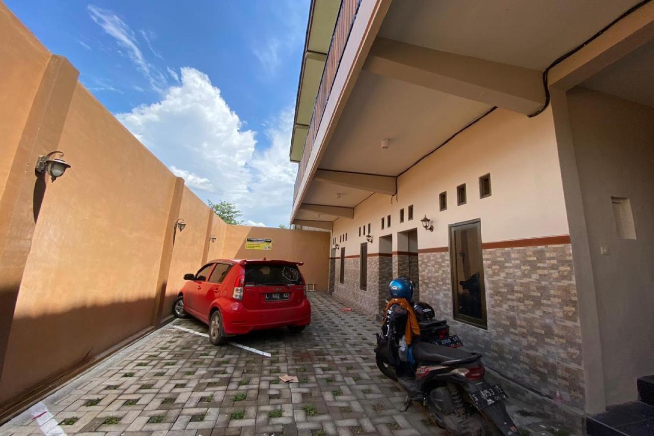 Hotel Reddoorz Near Mojokerto Train Station Extérieur photo