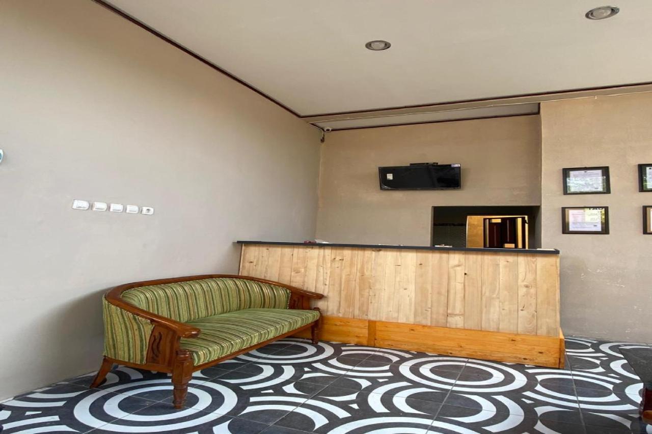 Hotel Reddoorz Near Mojokerto Train Station Extérieur photo